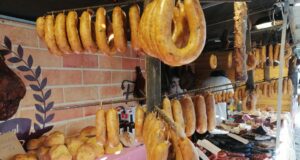 Freguesia de Belas organiza Feira do Fumeiro na Samaritana