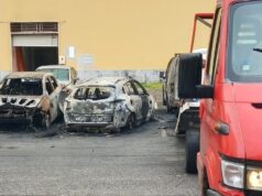 Incêndio destrói cinco veículos na Serra das Minas