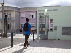 Aluno atira garrafa à cabeça da professora em Rio de Mouro