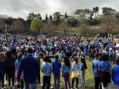 Laço humano gigante em Casal de Cambra