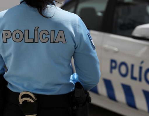 PSP interceta suspeito e recupera telemóvel roubado em Queluz