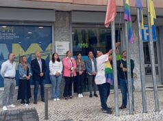 Hastear da bandeira LGBTQIA+ na Junta de Freguesia de Algueirão-Mem Martins