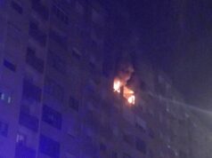 Um morto e três agentes da PSP feridos em incêndio num prédio em Belas