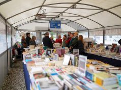 I Feira do Livro para visitar junto à estação de comboios de Massamá