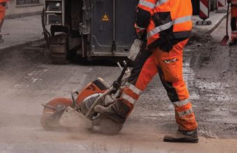 Trabalhos de reabilitação de pavimentos em Belas