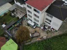 Autoridades fiscalizam antiga escola em Massamá onde moram cerca de 100 pessoas