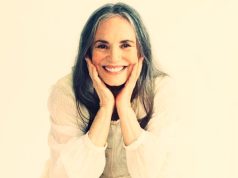 Atriz Regina Duarte inaugura exposição de pintura em Sintra