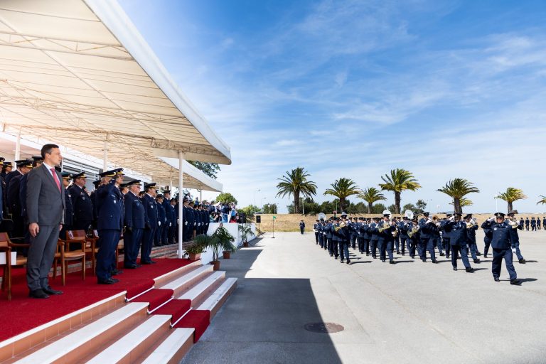 Novos militares da Academia da Força Aérea em Sintra, juraram bandeira