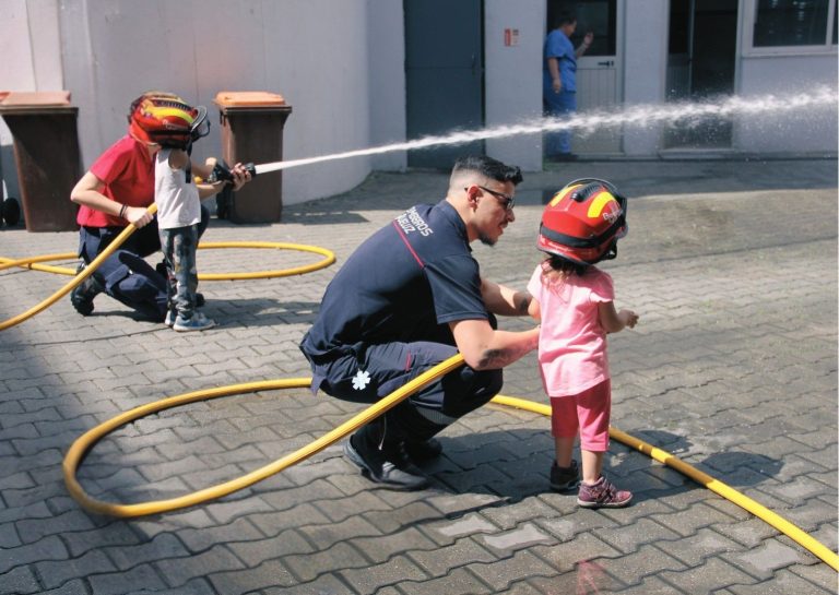 Bombeiros de Queluz celebram Dia da Criança com quartel aberto