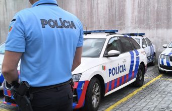 Dois feridos a tiro em Rio de Mouro na sequência de desacatos