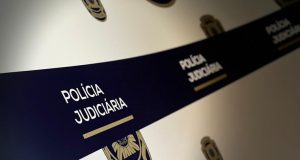 Assalto violento a residência em Rio de Mouro rende milhares de euros