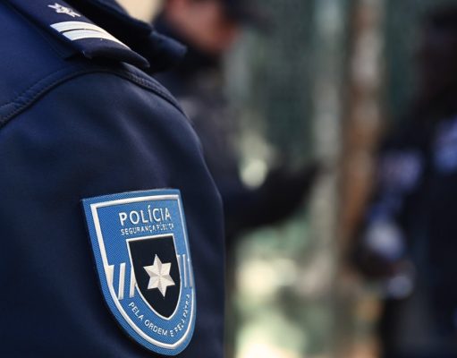 PSP detém cinco suspeitos de roubo violento e agressões em Monte Abraão