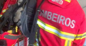 Criança de três anos sobrevive a queda de terceiro andar no Cacém
