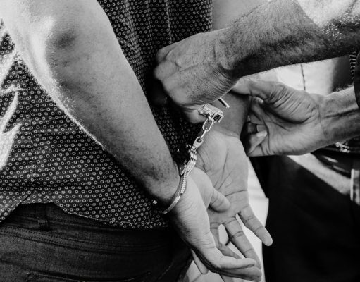 Homem detido por crimes de violação agravada contra a esposa em Sintra