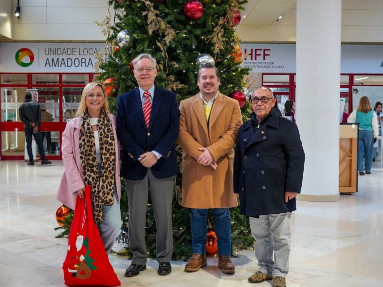 Postais de Natal com centenas de desejos, chegaram às mãos de doentes internados