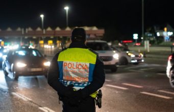 Queda de placar interrompe trânsito na A16 em Alcabideche