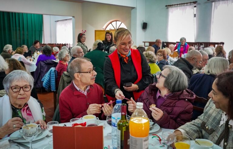 Universidade Sénior celebra Natal com almoço festivo e confraternização