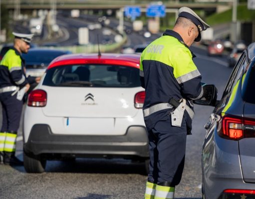 Homem e mulher detidos por furto de viaturas em Sintra, Cascais e Loures
