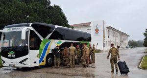 Freguesia de Belas apoia missão militar com transporte logístico