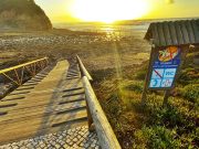 Relatório da APA aponta onze praias críticas em Sintra. Recuperação pode custar 111 milhões