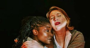 Teatro e comunidade marcam celebrações do Dia Mundial do Teatro em Rio de Mouro