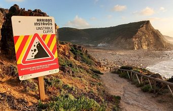 Mau tempo pode ter comprometido época balnear em algumas praias de Sintra