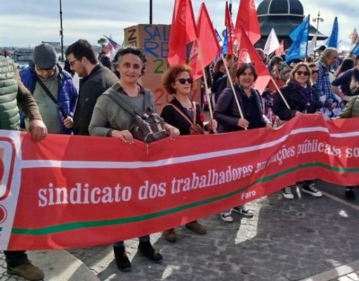 Trabalhadores das escolas de Sintra protestam contra falta de respostas