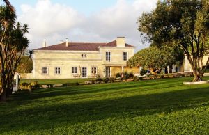 Propriedade centenária em Colares afirma-se como destino no mercado global