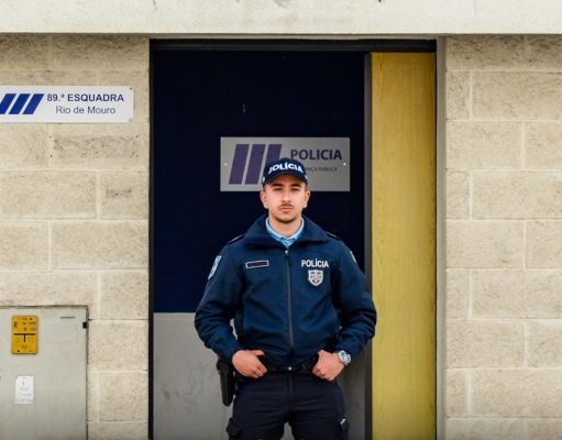 Jovem detido em Rio de Mouro com apreensão de droga e arma elétrica
