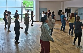 Aula de kizomba no Complexo Desportivo Municipal de Fitares