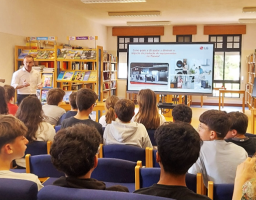 Alunos de Sintra e Oeiras tornam-se mestres da reciclagem de eletrónicos