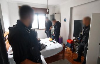 Droga encontrada durante despejo em habitação municipal de Sintra