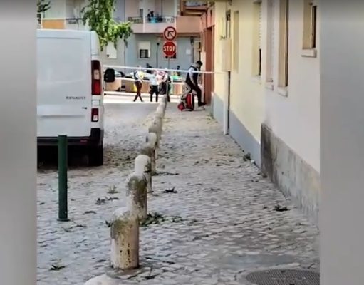Forte cheiro a gás leva à evacuação de prédio no Cacém após morte de homem
