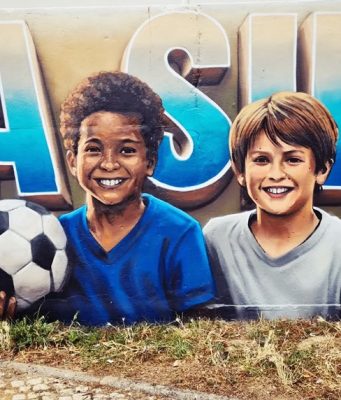Novo mural de VILE celebra a identidade de Mira Sintra