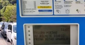 Estacionamento gratuito no domingo durante a procissão na Praia das Maçãs