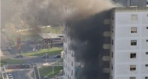 Quatro vítimas após incêndio em veículo junto a prédio em Rio de Mouro
