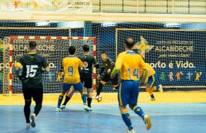 Jogo do Unidos do Cacém interrompido por falta de segurança
