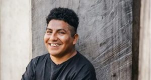 Ponto Kultural recebe palestra com Gabriel Chaile em Mem Martins